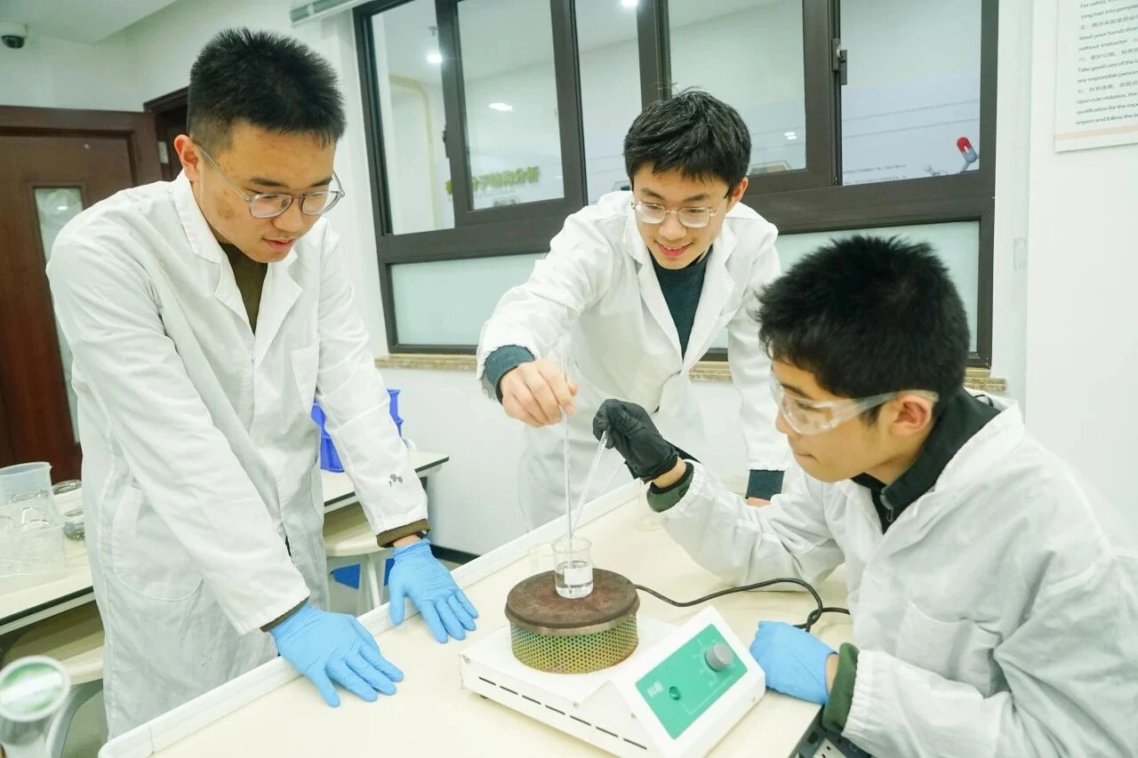 Justin and friends doing a chemistry experiment